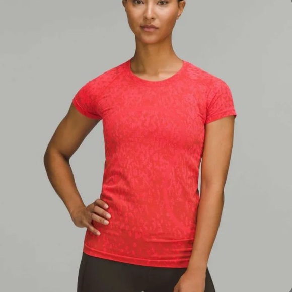Lululemon Swiftly Tech Short Sleeve Shirt 2.0 $68 - Picture 1 of 6